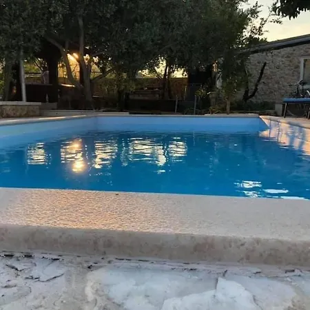 Robinzon House Rocsy - With Pool And Jacuzzi, Zdrelac