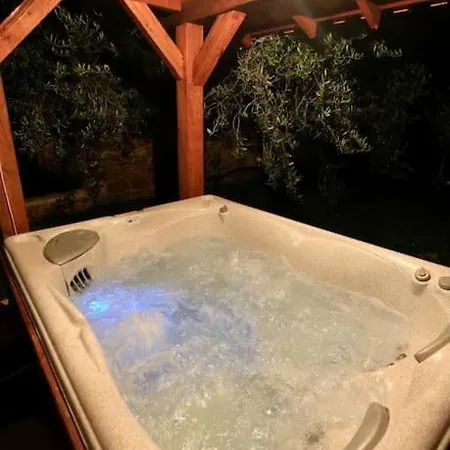 Robinzon House Rocsy - With Pool And Jacuzzi, Vila *