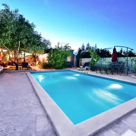 Robinzon House Rocsy - With Pool And Jacuzzi, Villa Ždrelac
