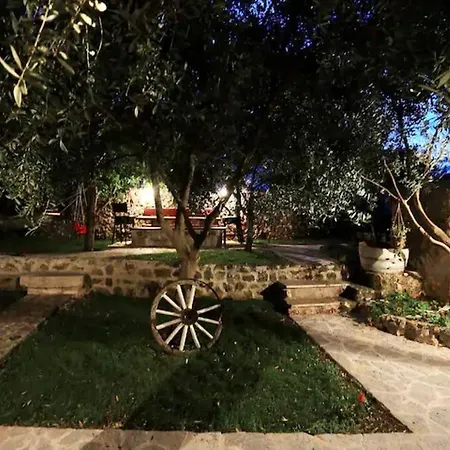 Villa Robinzon House Rocsy - With Pool And Jacuzzi, Ždrelac