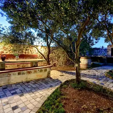 Robinzon House Rocsy - With Pool And Jacuzzi, Ždrelac